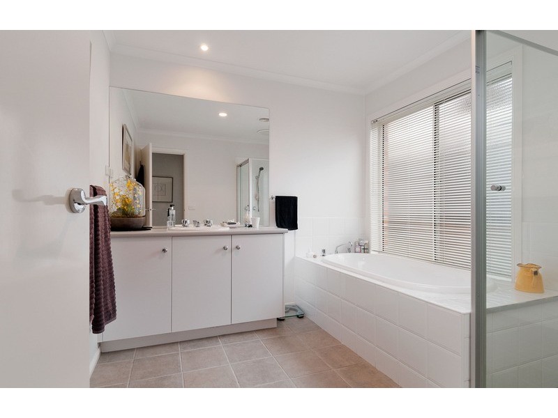 18 Mentor Grove, Lilydale VIC 3140