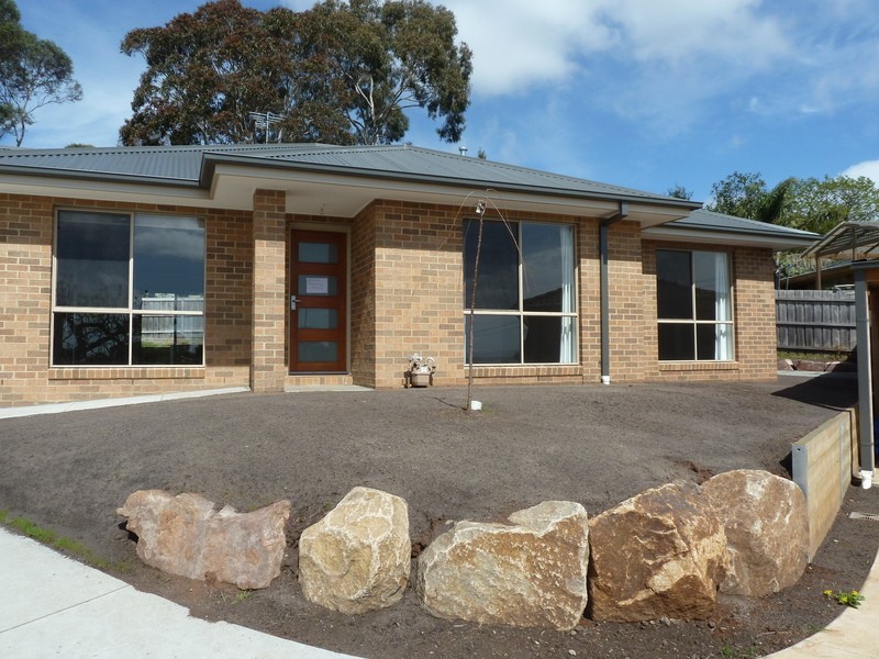 2/24 Crown Point, Chirnside Park VIC 3116