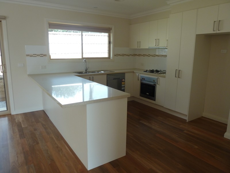 2/24 Crown Point, Chirnside Park VIC 3116