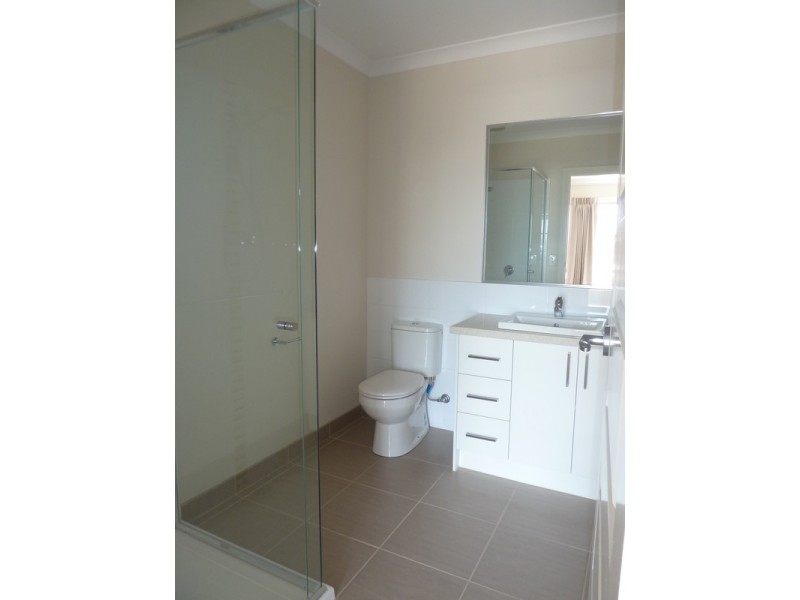 2/24 Crown Point, Chirnside Park VIC 3116