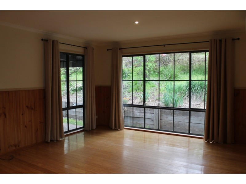 1 Commercial  Road, Mount Evelyn VIC 3796