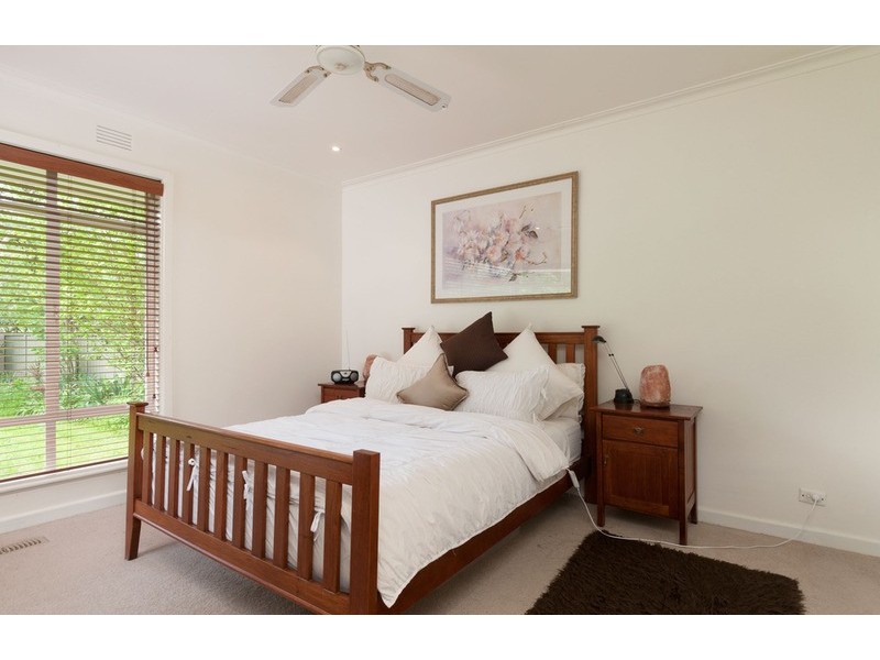 90 Wallace  Parade, Healesville VIC 3777
