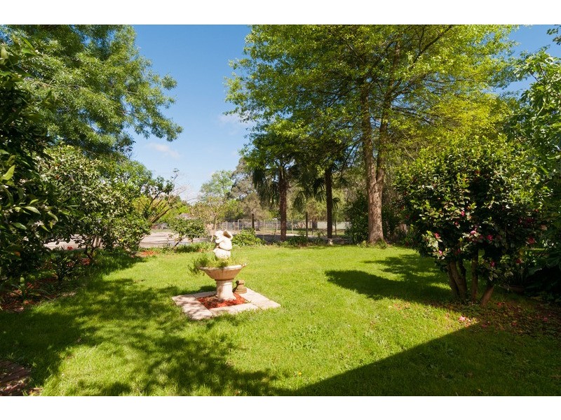 90 Wallace  Parade, Healesville VIC 3777