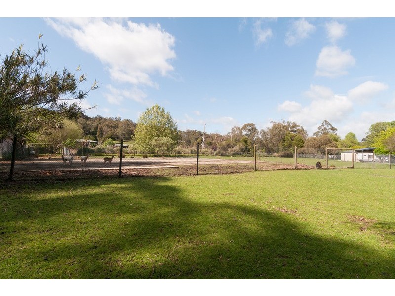 90 Wallace  Parade, Healesville VIC 3777