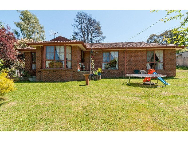 24 Wellington Road, Wandin North VIC 3139