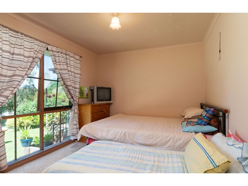 24 Wellington Road, Wandin North VIC 3139