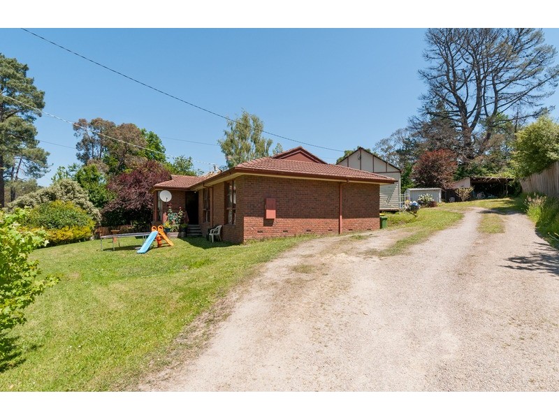 24 Wellington Road, Wandin North VIC 3139