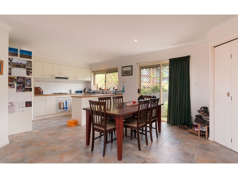 2/12 Edward Road, Chirnside Park VIC 3116