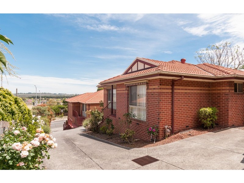 2/12 Edward Road, Chirnside Park VIC 3116