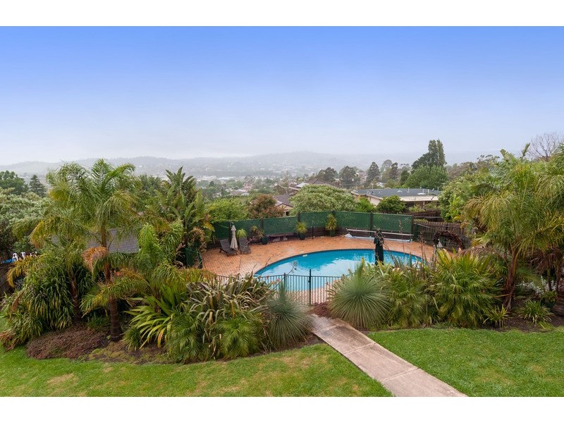 24 Crownpoint Ridge, Chirnside Park VIC 3116