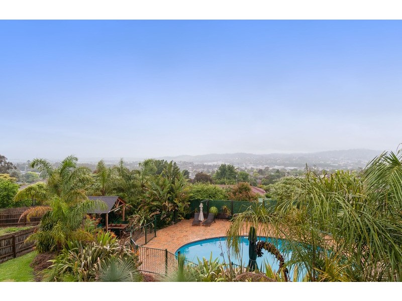 24 Crownpoint Ridge, Chirnside Park VIC 3116