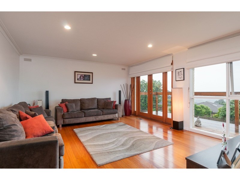 24 Crownpoint Ridge, Chirnside Park VIC 3116