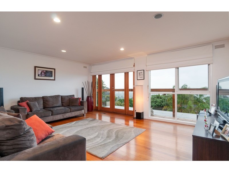 24 Crownpoint Ridge, Chirnside Park VIC 3116