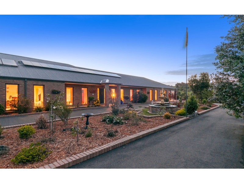 90 Sunset Drive, Chirnside Park VIC 3116