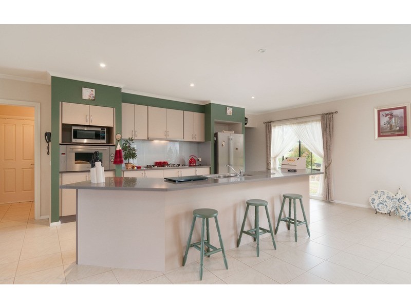 90 Sunset Drive, Chirnside Park VIC 3116