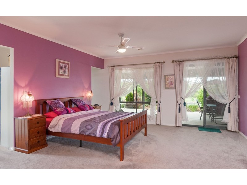 90 Sunset Drive, Chirnside Park VIC 3116