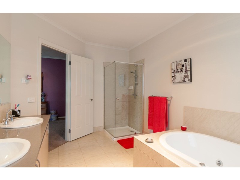 90 Sunset Drive, Chirnside Park VIC 3116