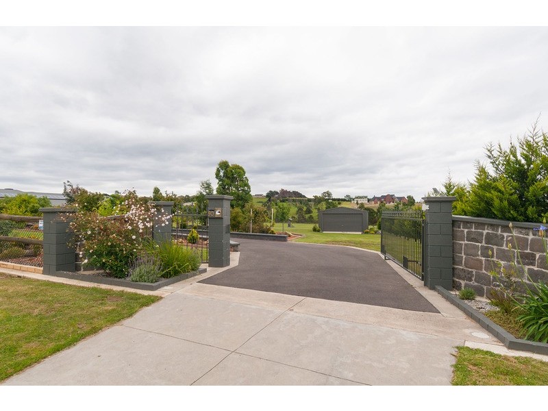 90 Sunset Drive, Chirnside Park VIC 3116