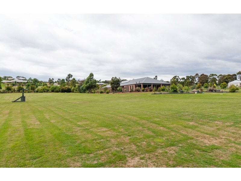 90 Sunset Drive, Chirnside Park VIC 3116