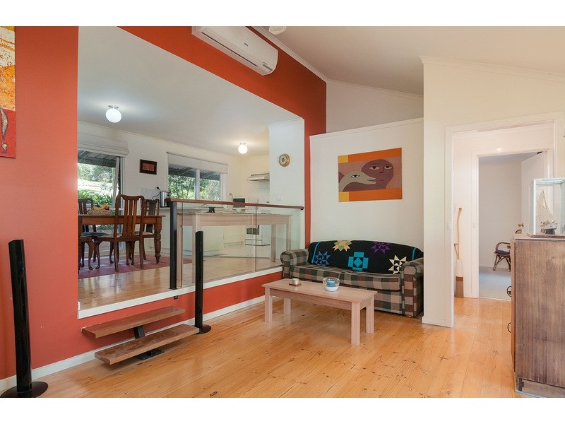 32 Station Road, Seville VIC 3139