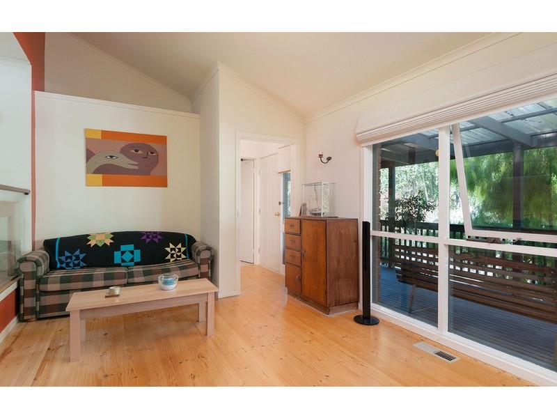 32 Station Road, Seville VIC 3139