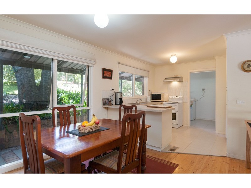 32 Station Road, Seville VIC 3139