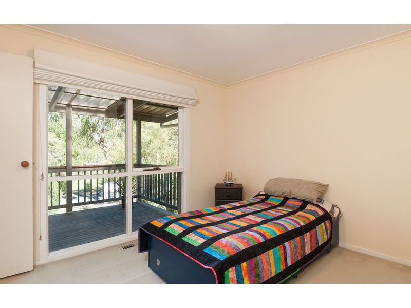 32 Station Road, Seville VIC 3139