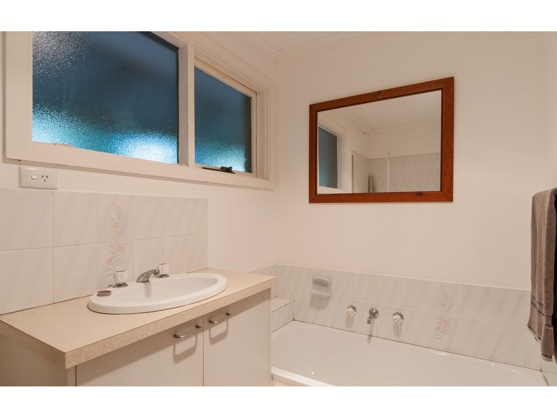 32 Station Road, Seville VIC 3139