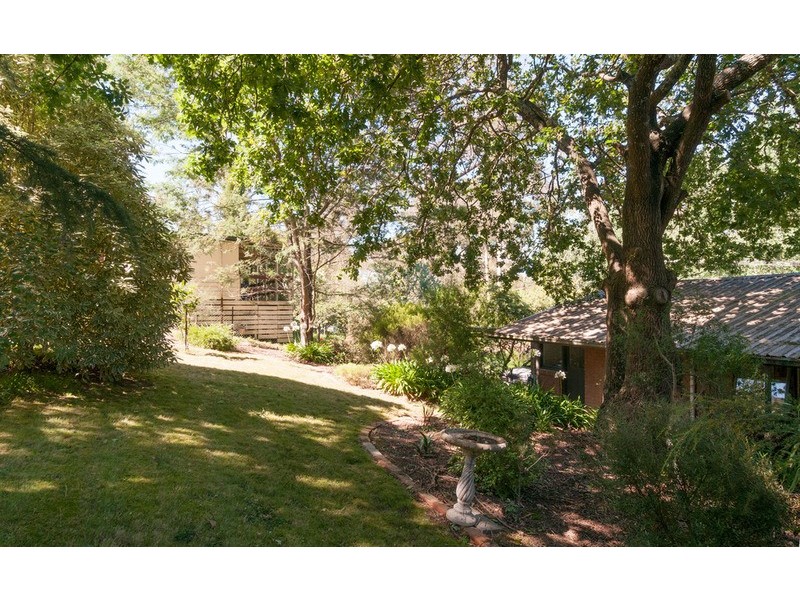 32 Station Road, Seville VIC 3139