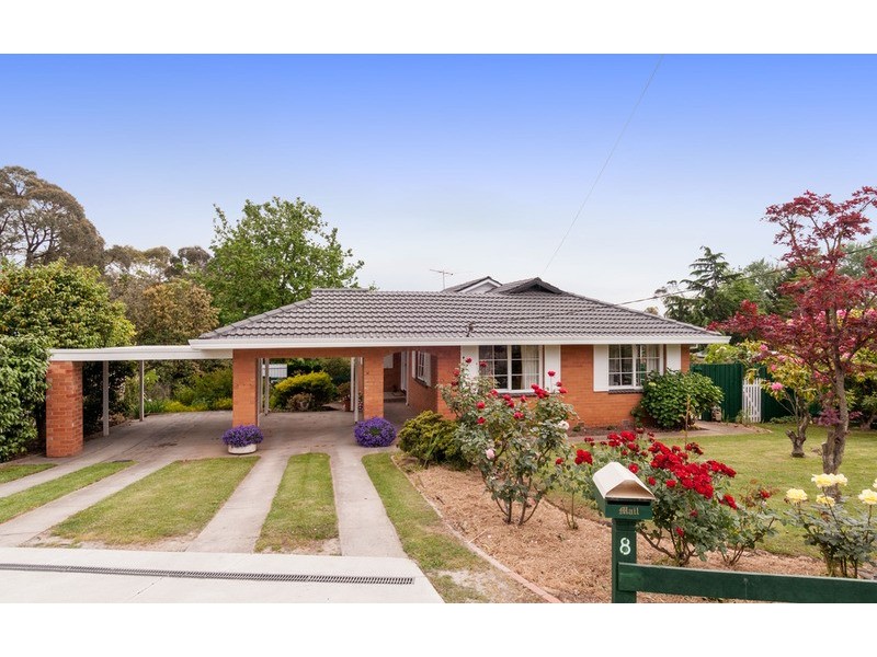 8 George Street, Wandin North VIC 3139