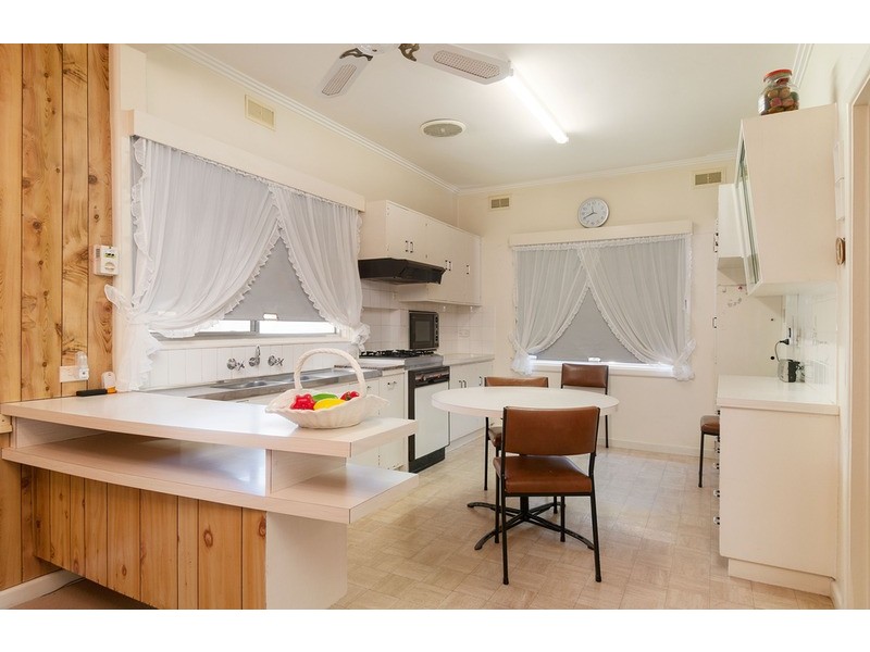 114 Liverpool Road, Kilsyth VIC 3137