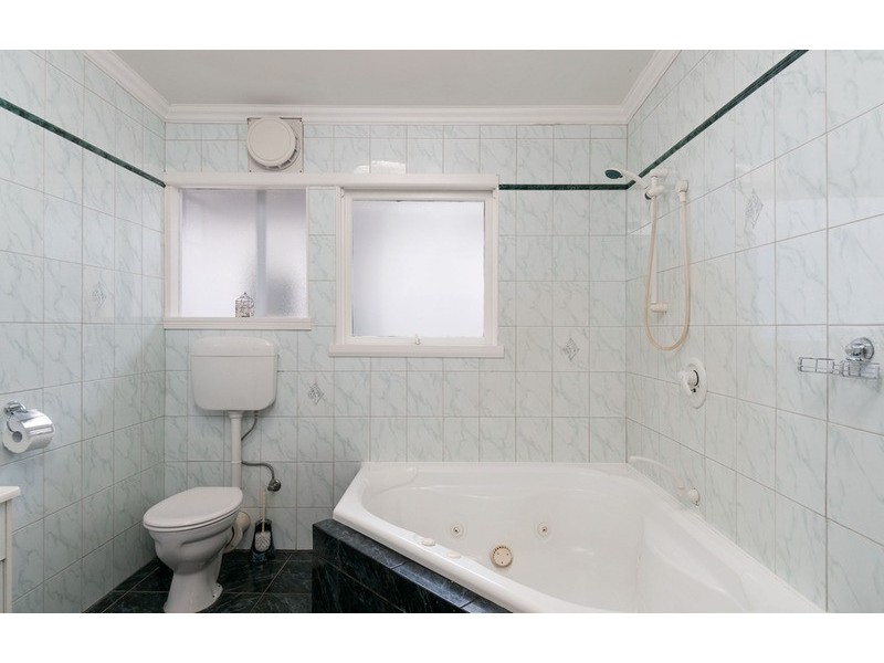 6 Kingswood Drive, Chirnside Park VIC 3116