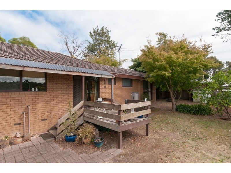 33 Village Green, Chirnside Park VIC 3116