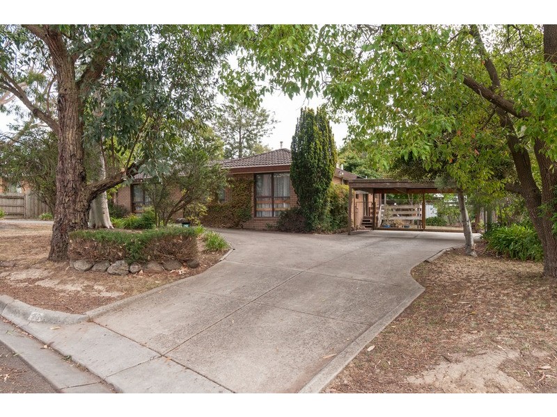 33 Village Green, Chirnside Park VIC 3116