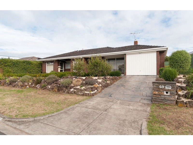 69 Parkvalley Drive, Chirnside Park VIC 3116