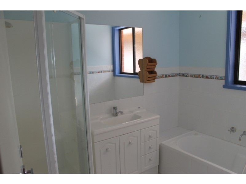 18 Cairncroft Avenue, Launching Place VIC 3139