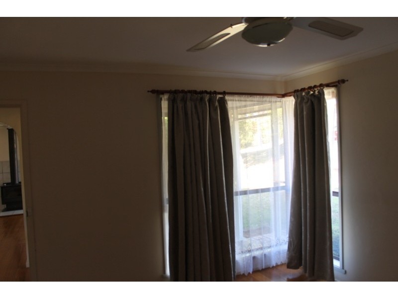 18 Cairncroft Avenue, Launching Place VIC 3139