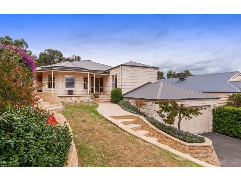 17 Mandl Close, Lilydale VIC 3140