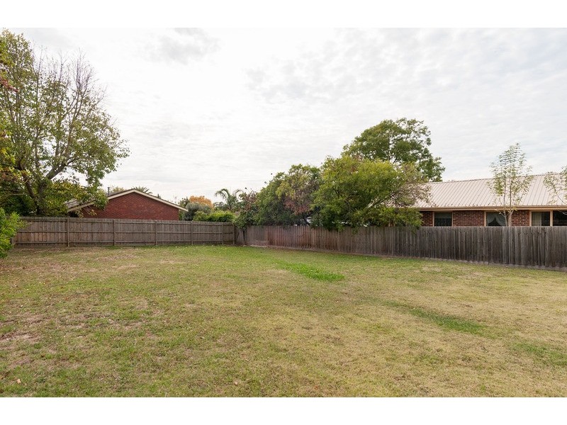 2/20 Deschamps  Street, Lilydale VIC 3140