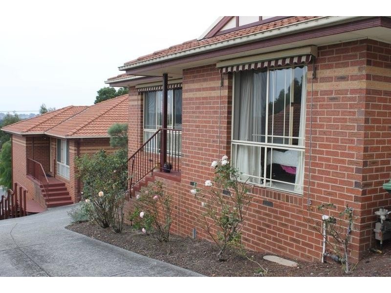 2/12 Edward Road, Chirnside Park VIC 3116