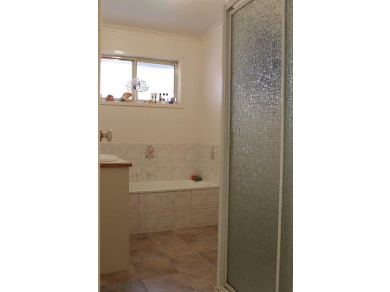 2/12 Edward Road, Chirnside Park VIC 3116