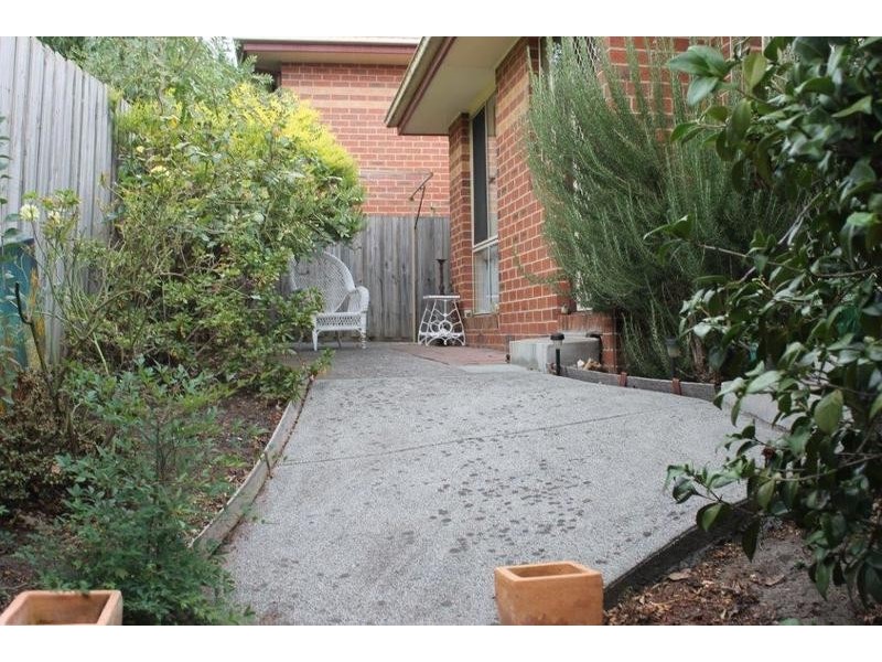 2/12 Edward Road, Chirnside Park VIC 3116