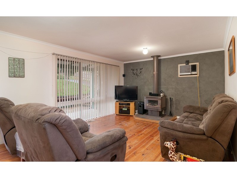 13 Weymar Crescent, Wandin North VIC 3139