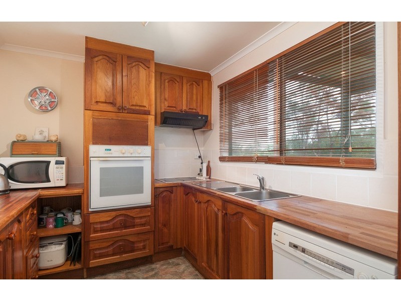 13 Weymar Crescent, Wandin North VIC 3139