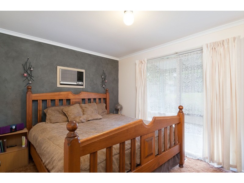 13 Weymar Crescent, Wandin North VIC 3139
