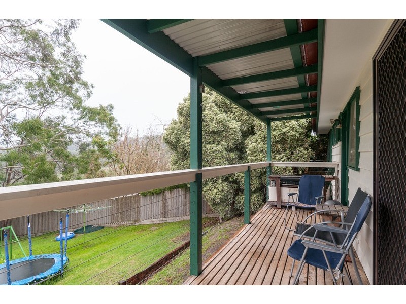 13 Weymar Crescent, Wandin North VIC 3139