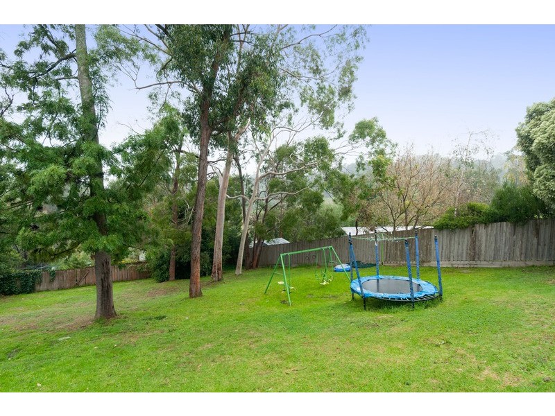 13 Weymar Crescent, Wandin North VIC 3139
