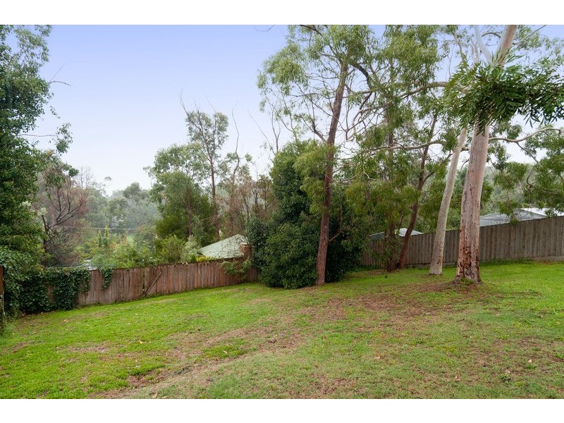 13 Weymar Crescent, Wandin North VIC 3139