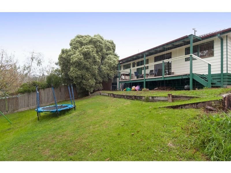 13 Weymar Crescent, Wandin North VIC 3139
