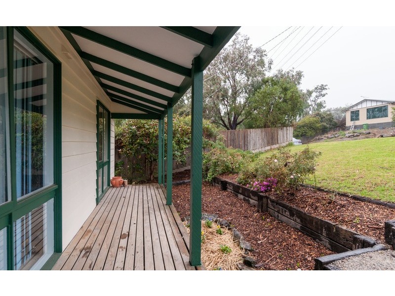 13 Weymar Crescent, Wandin North VIC 3139
